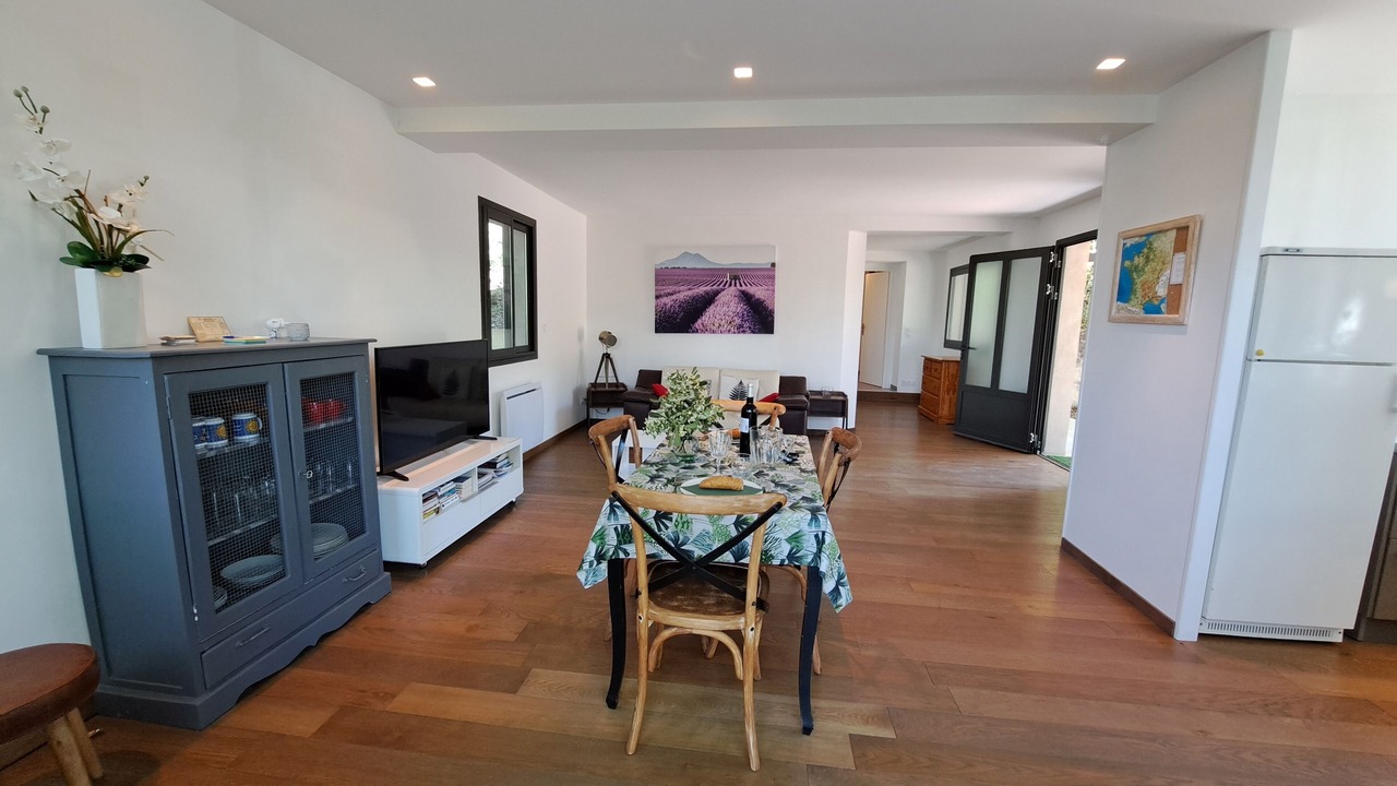 Photo of Livingroom in Saint-Paulet-de-Caisson