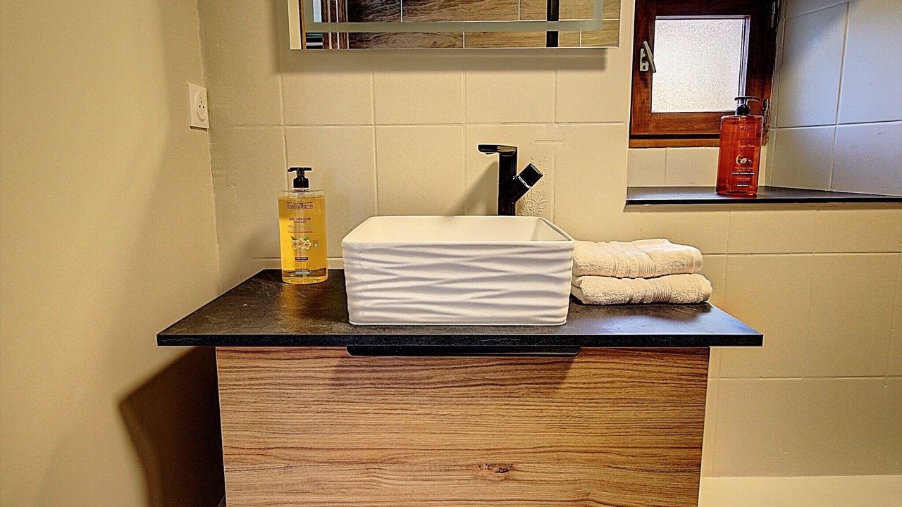 Photo of Bathroom in Le-Petit-Pressigny