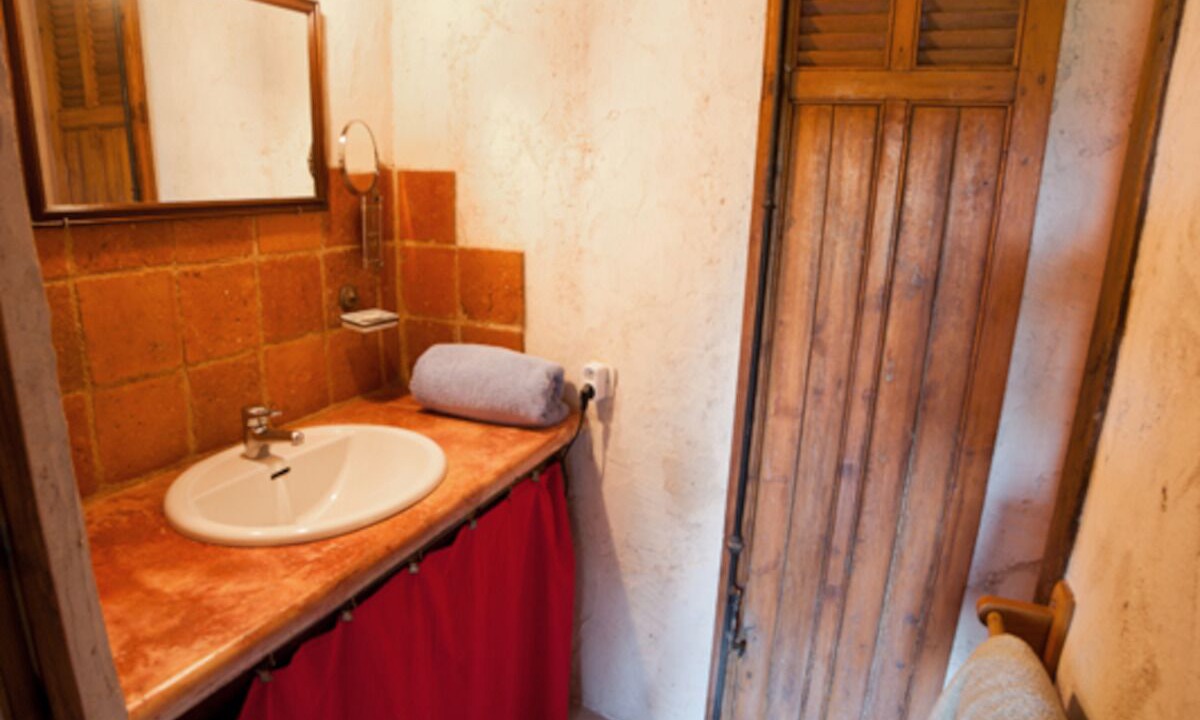 Photo of Bathroom in Etrigny