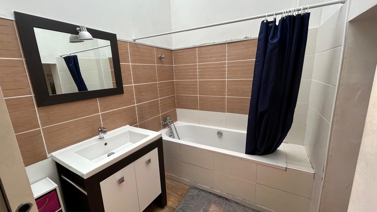 Photo of Bathroom in Les Beaux-Arts