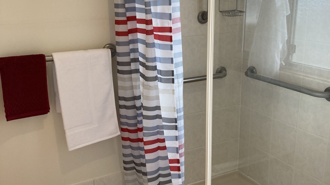 Photo of Bathroom in Kingscote