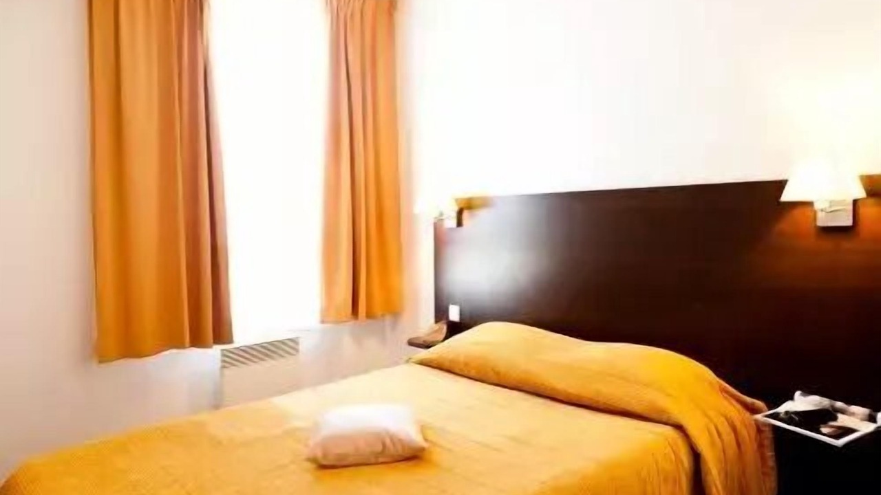Photo of Bedroom in Saint-Denis