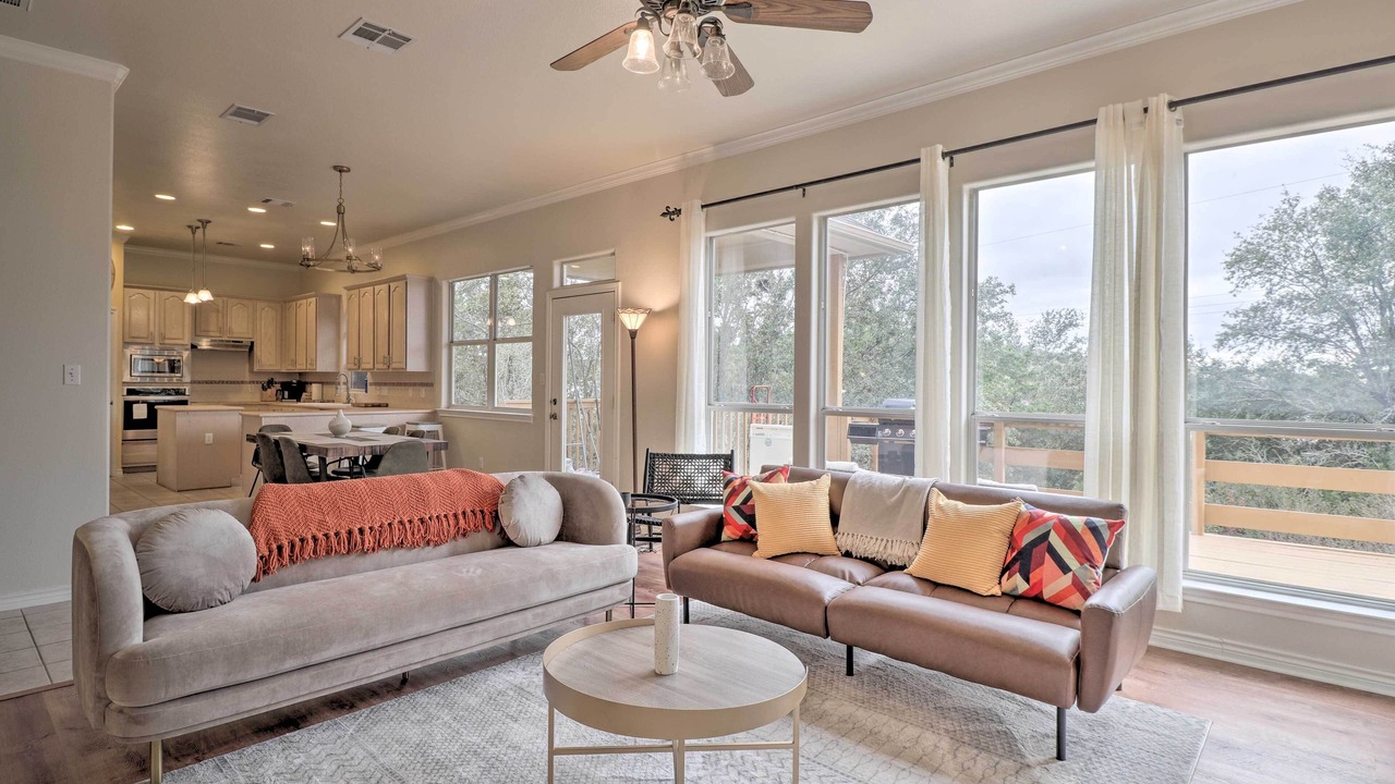 Photo of Livingroom in Travis Landing