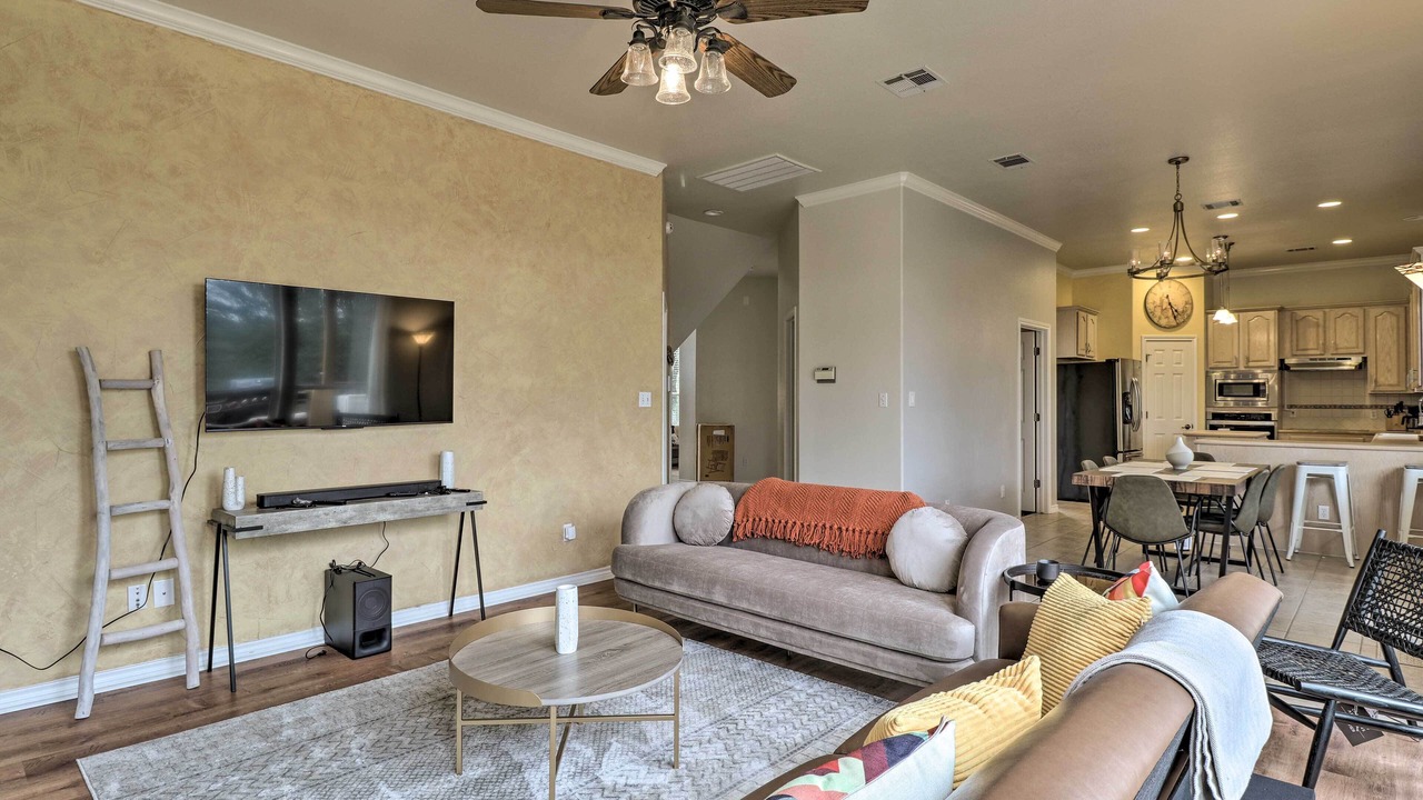 Photo of Livingroom in Travis Landing