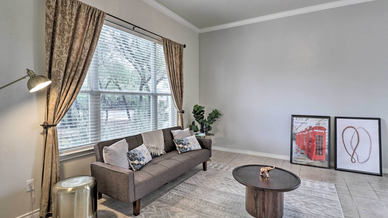 Photo of Livingroom in Travis Landing