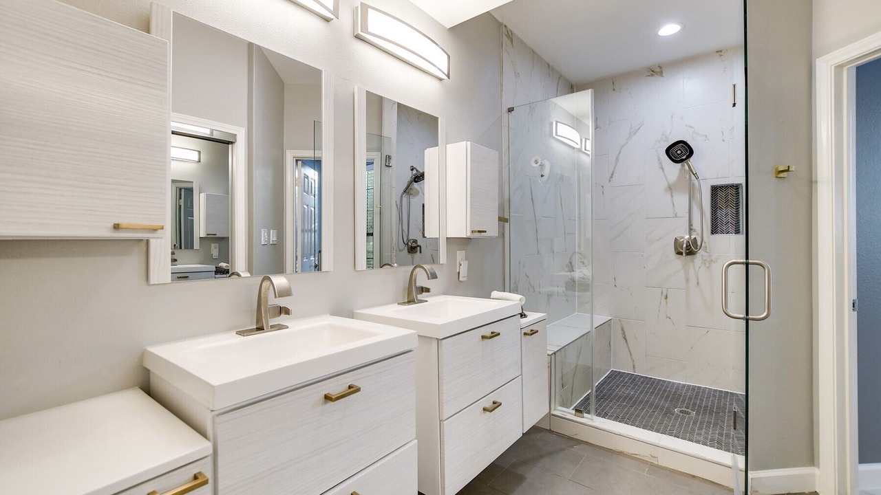 Photo of Bathroom in Highland Lake Estates