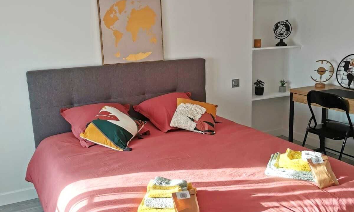 Photo of Bedroom in Villeneuve-Saint-Georges