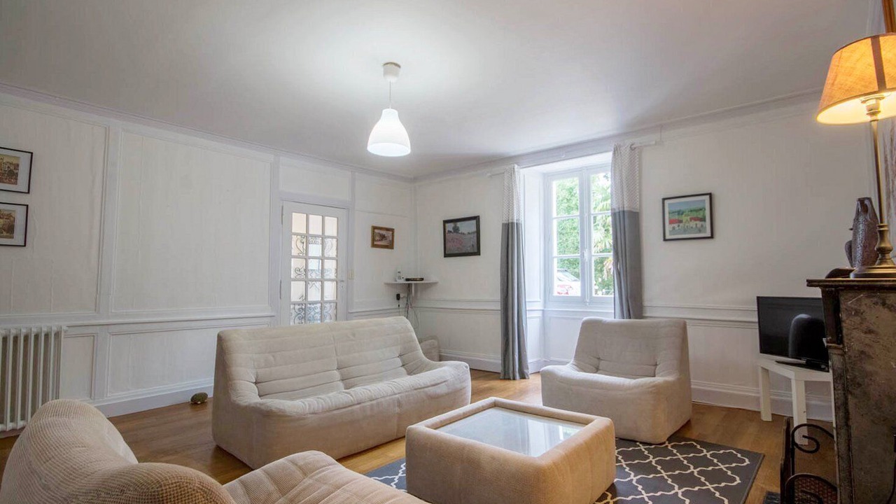 Photo of Livingroom in Locoal-Mendon