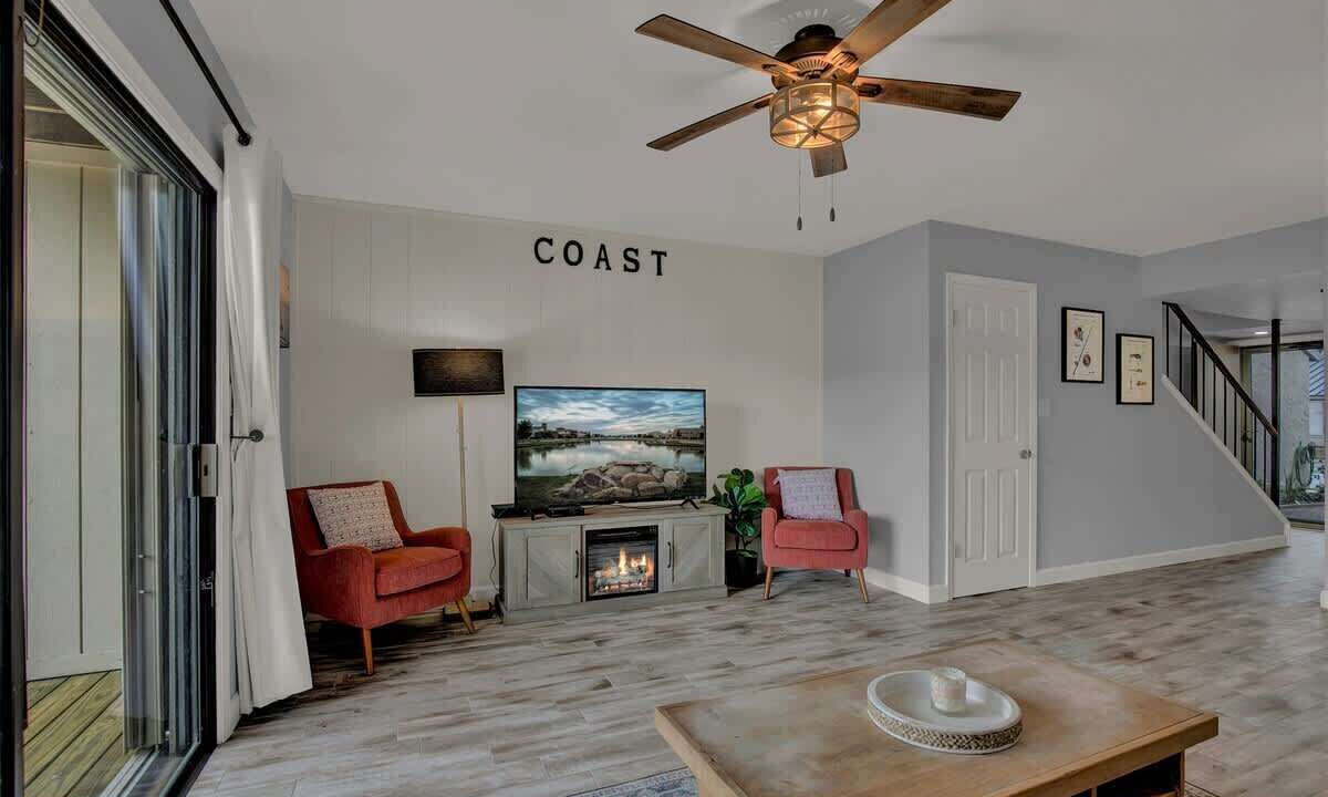 Photo of Livingroom in Harbor Oaks