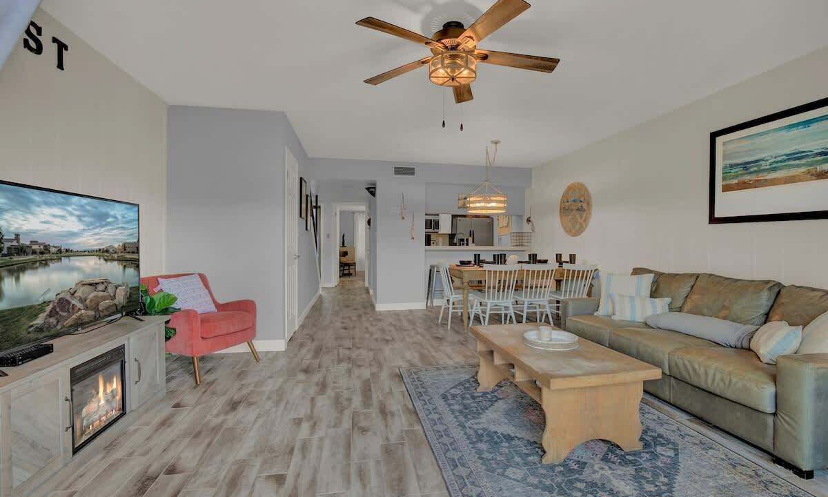 Photo of Livingroom in Harbor Oaks