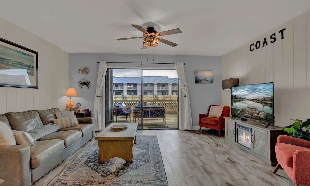 Photo of Livingroom in Harbor Oaks