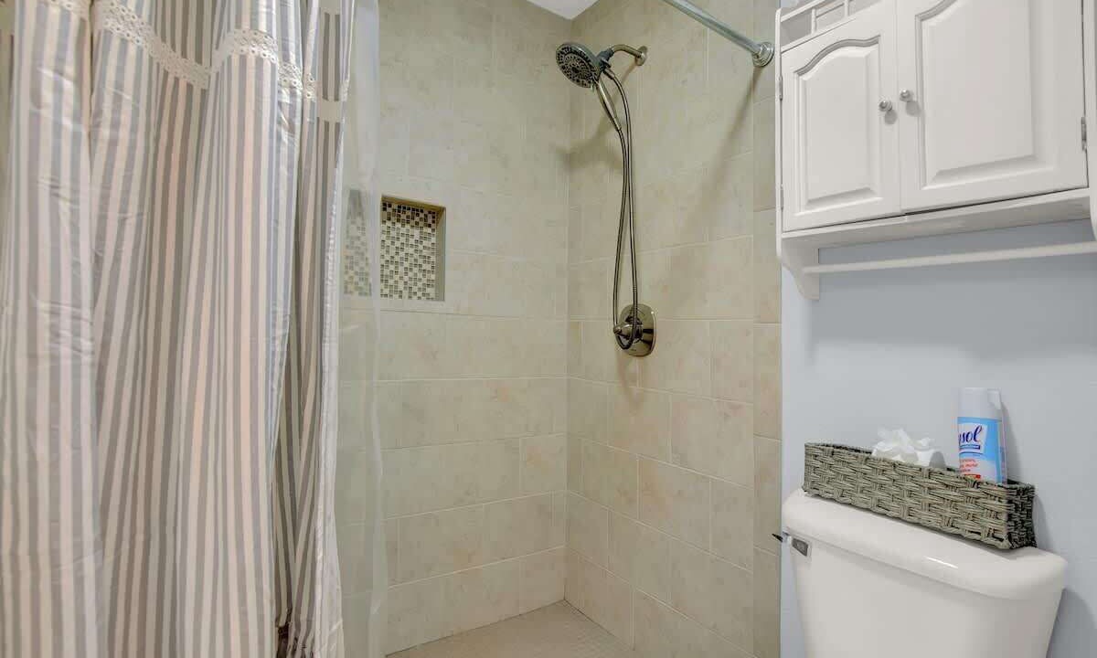 Photo of Bathroom in Harbor Oaks