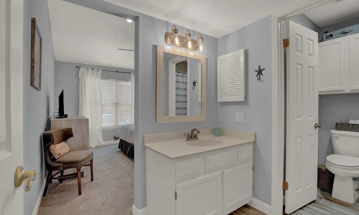 Photo of Bathroom in Harbor Oaks
