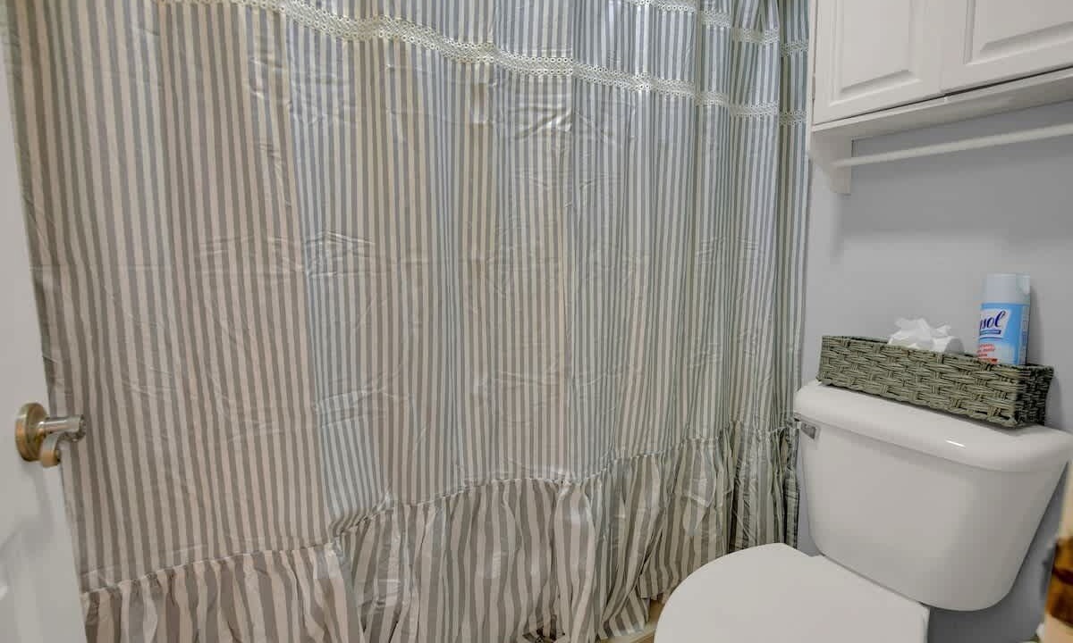Photo of Bathroom in Harbor Oaks
