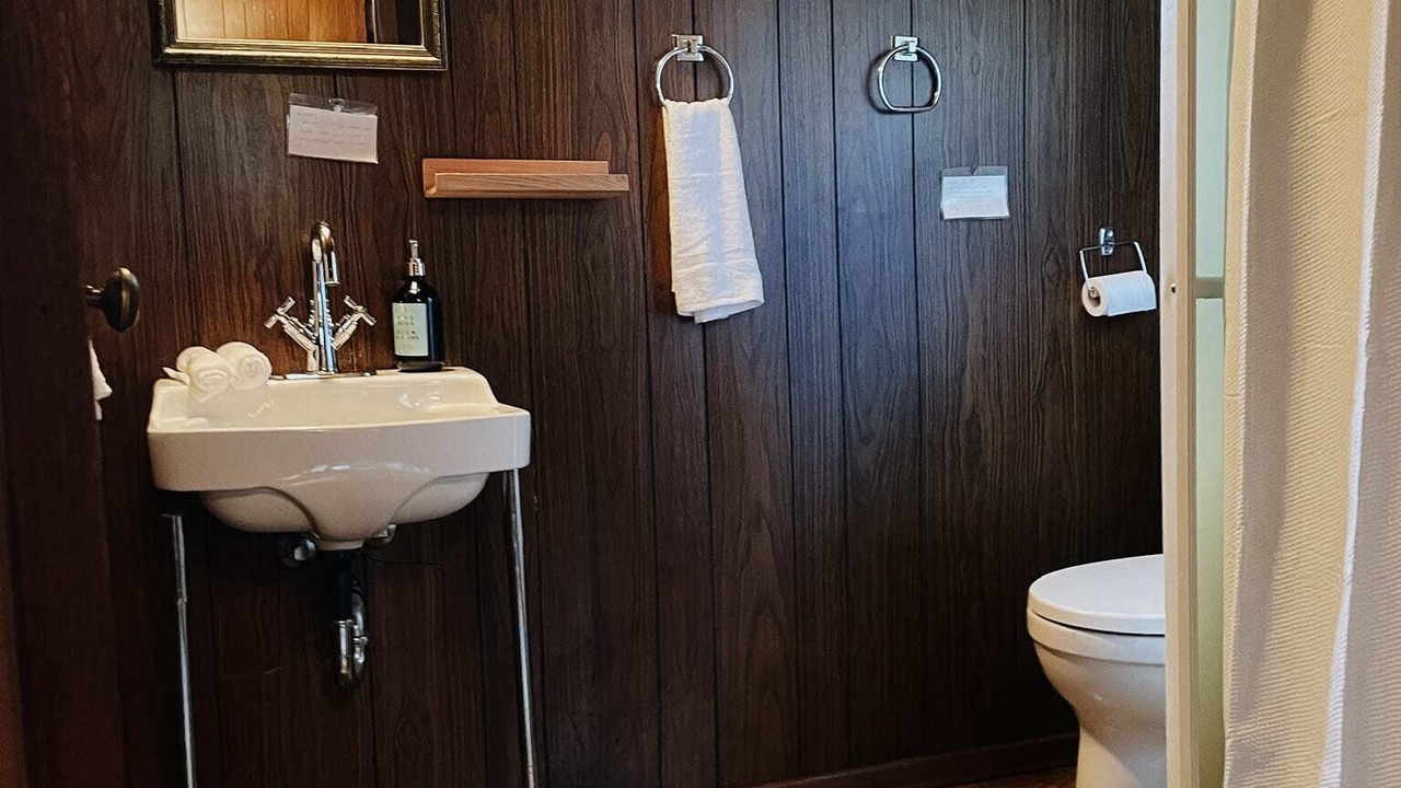 Photo of Bathroom in Sioux Narrows Nestor Falls