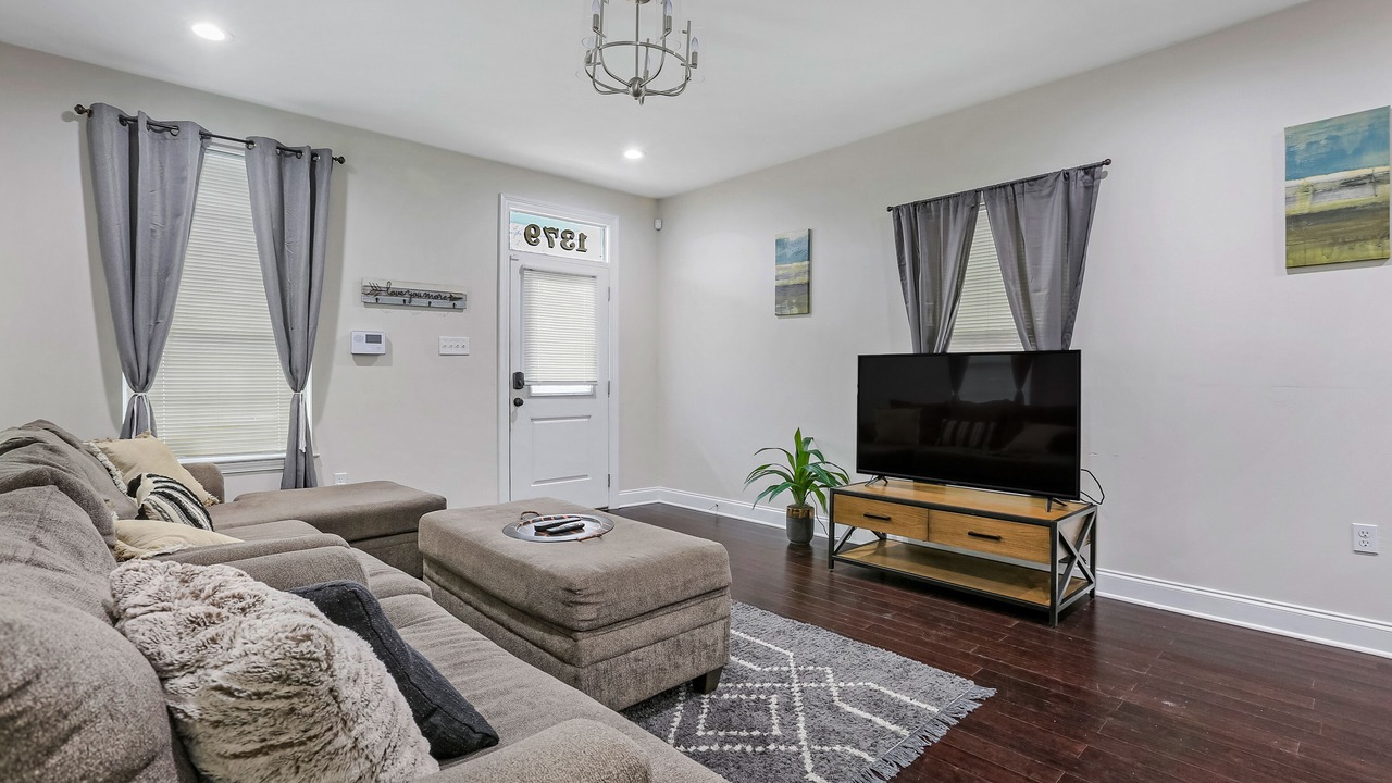 Photo of Livingroom in Seventh Ward
