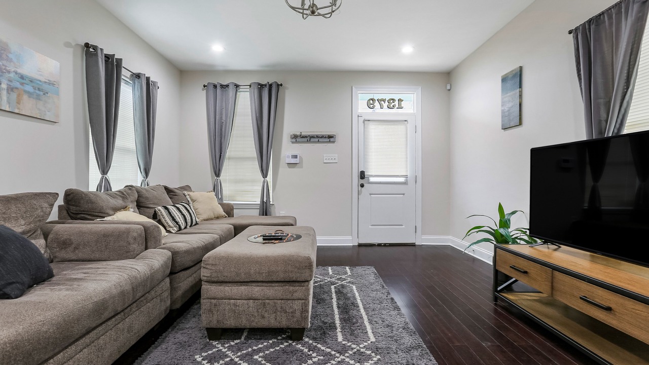 Photo of Livingroom in Seventh Ward
