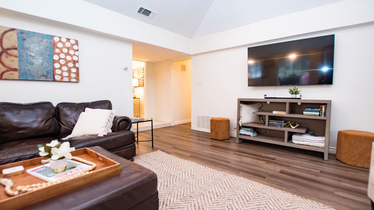 Photo of Livingroom in Whispering Oaks