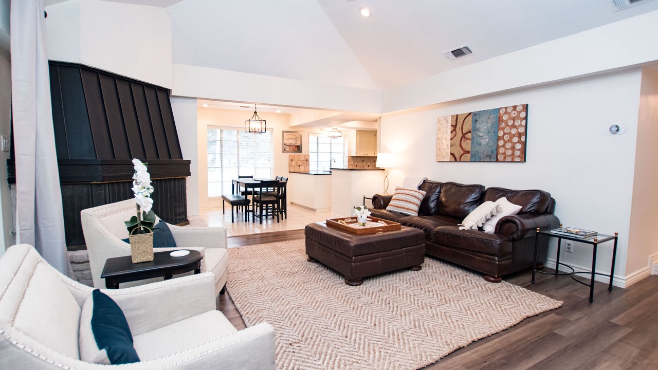 Photo of Livingroom in Whispering Oaks