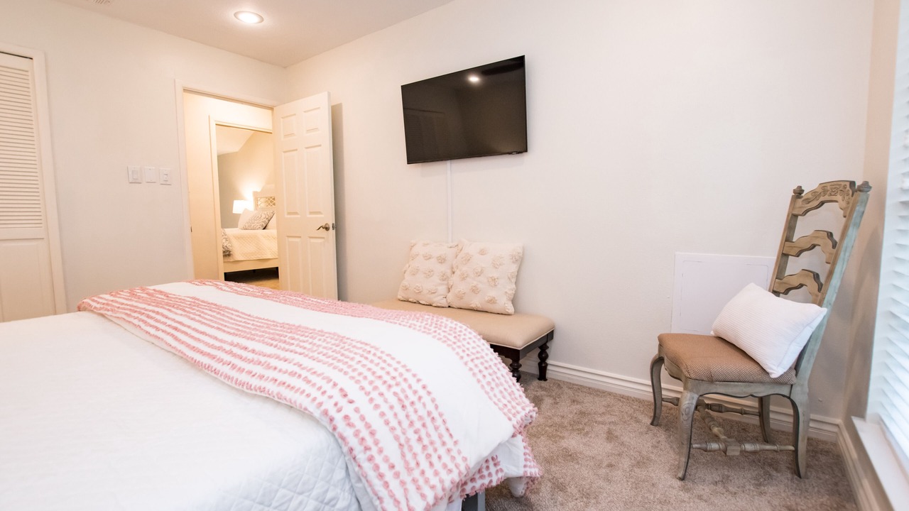 Photo of Bedroom in Whispering Oaks
