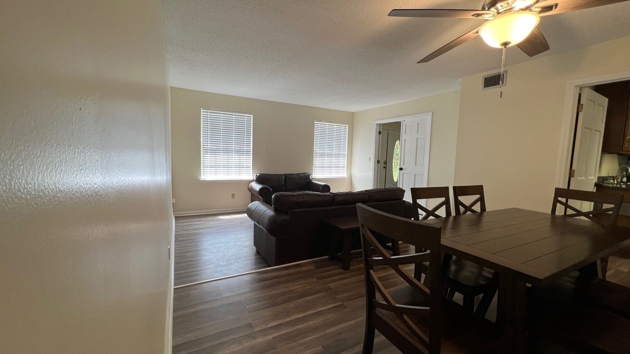 Photo of Livingroom in Albany