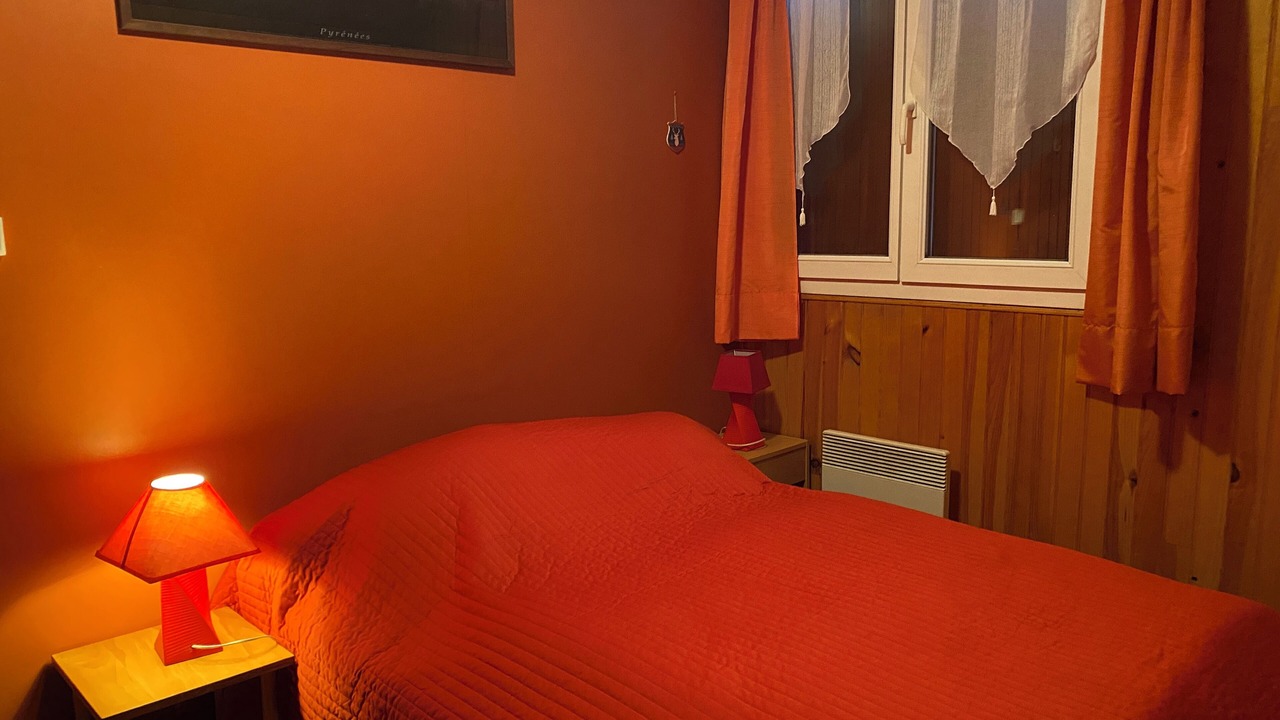 Photo of Bedroom in Campan