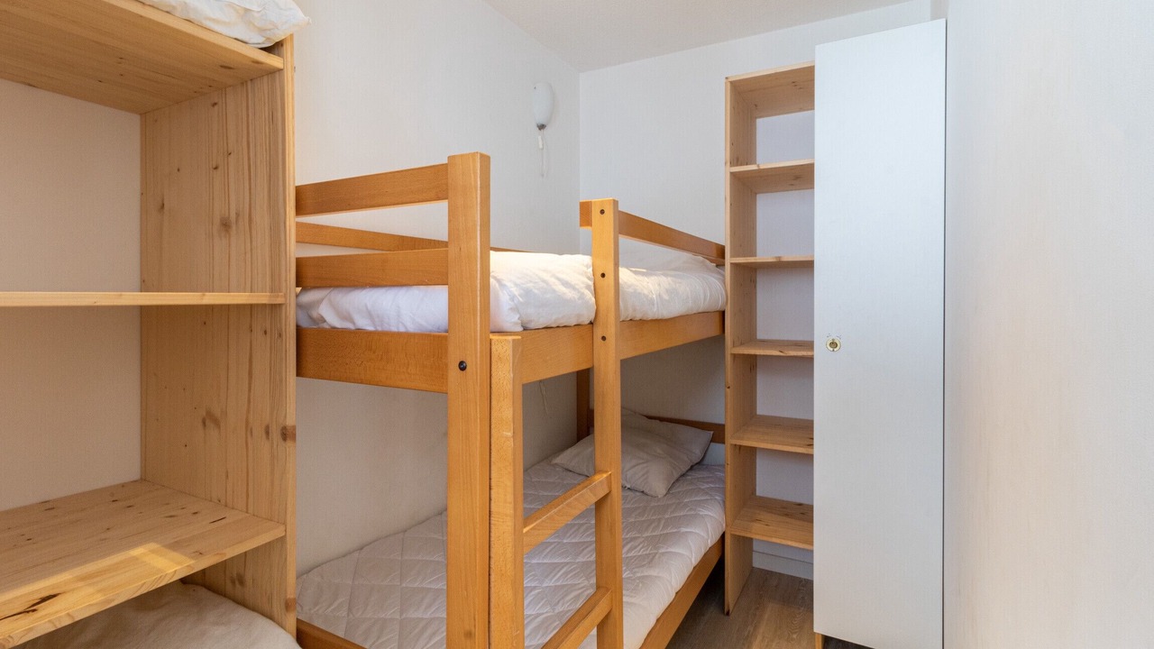 Photo of Bedroom in Genos