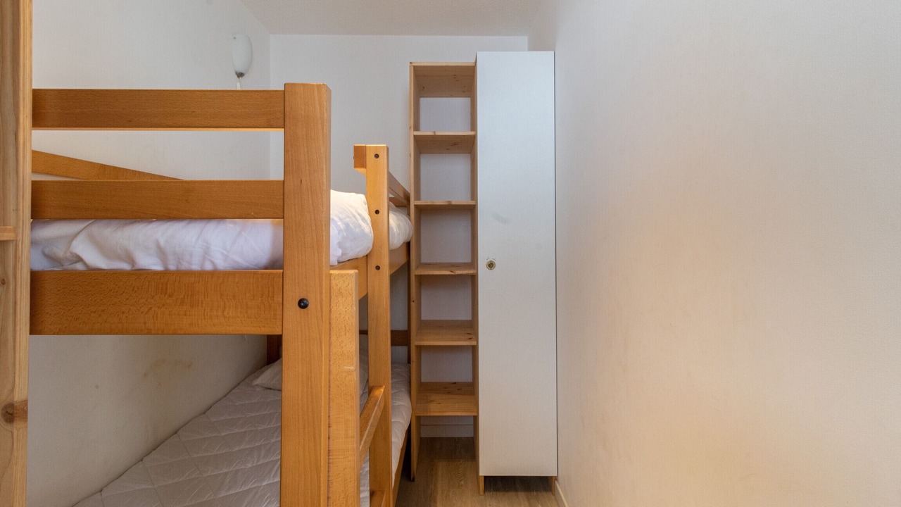 Photo of Bedroom in Genos