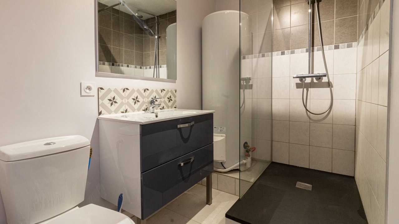 Photo of Bathroom in Genos