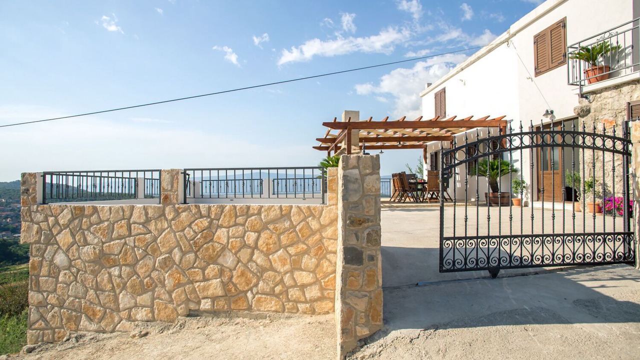 Photo of Patio Balcony in Vrisnik