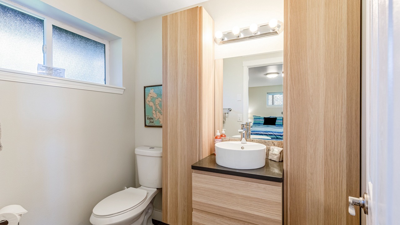 Photo of Bathroom in Oak Harbor