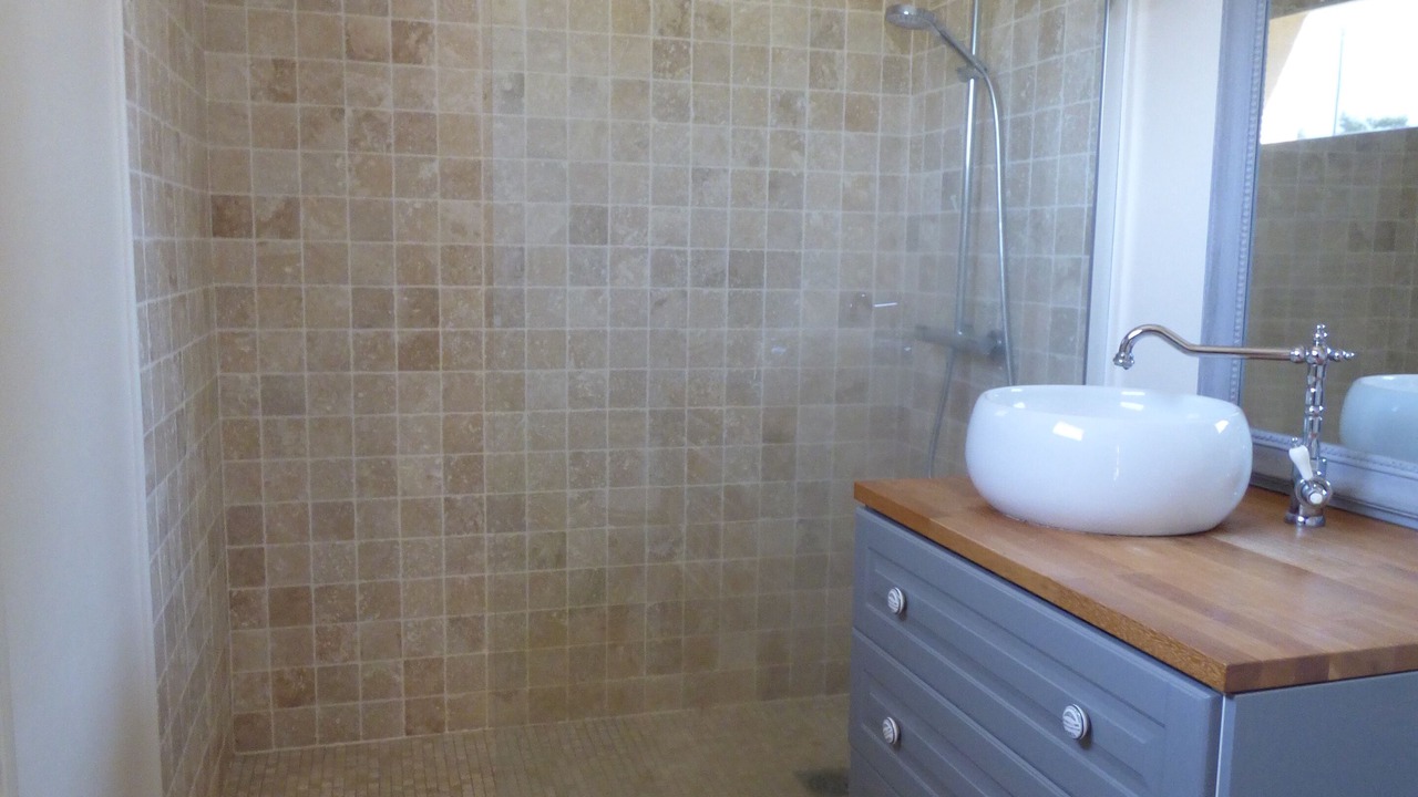 Photo of Bathroom in Pullay