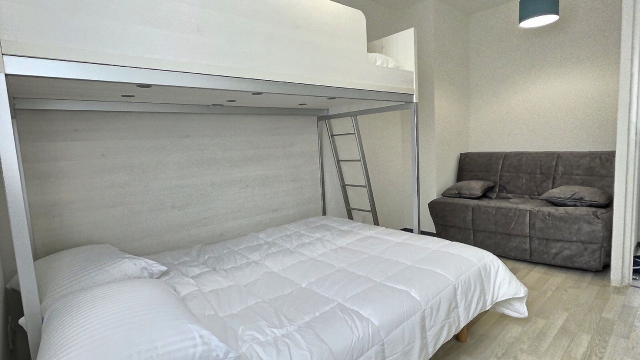 Photo of Bedroom in Serignan