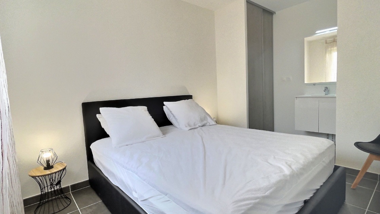 Photo of Bedroom in Serignan