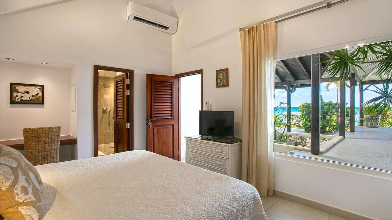 Photo of Bedroom in Plum Bay