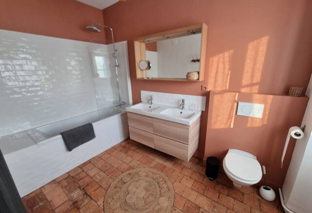 Photo of Bathroom in Laval