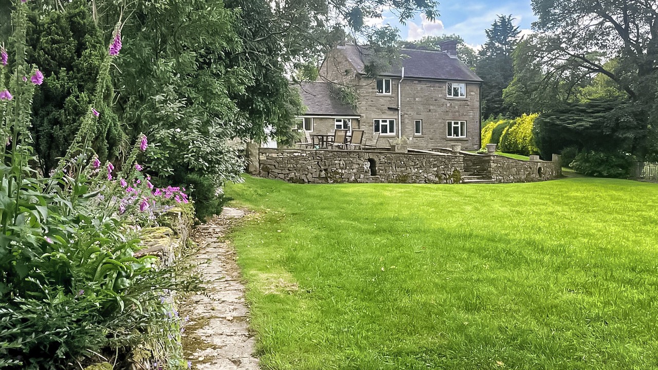 Photo of Outdoor in Leek