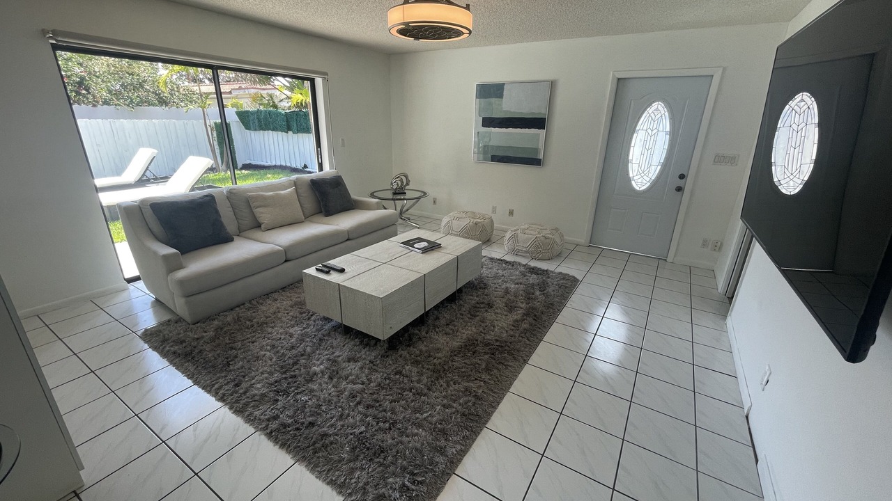 Photo of Livingroom in Hallandale Beach