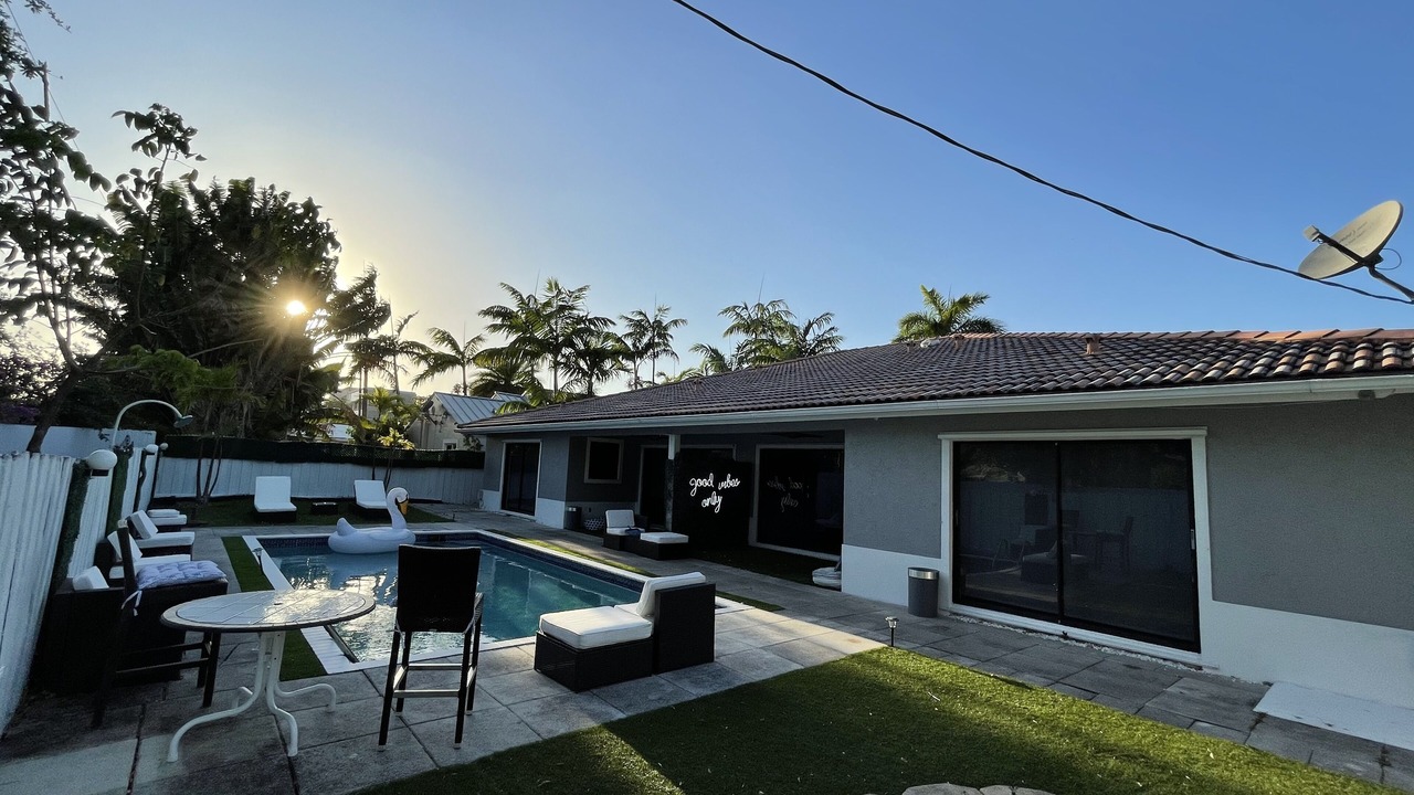 Photo of Outdoor in Hallandale Beach