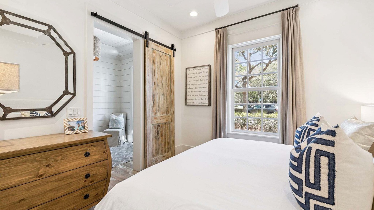 Photo of Bedroom in Gulf District
