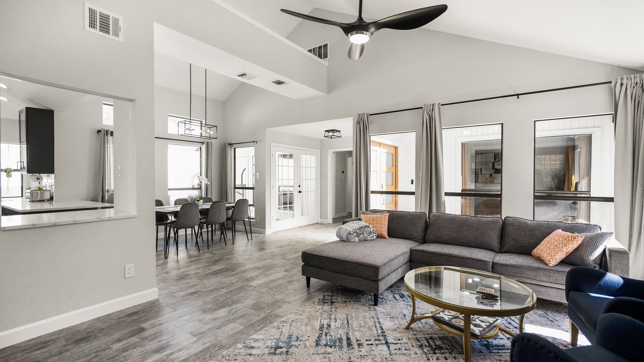 Photo of Livingroom in Far North Dallas