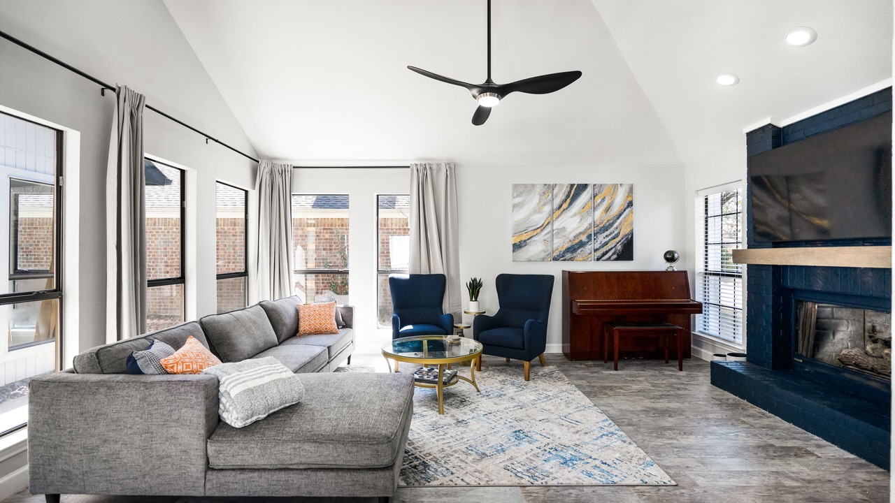 Photo of Livingroom in Far North Dallas