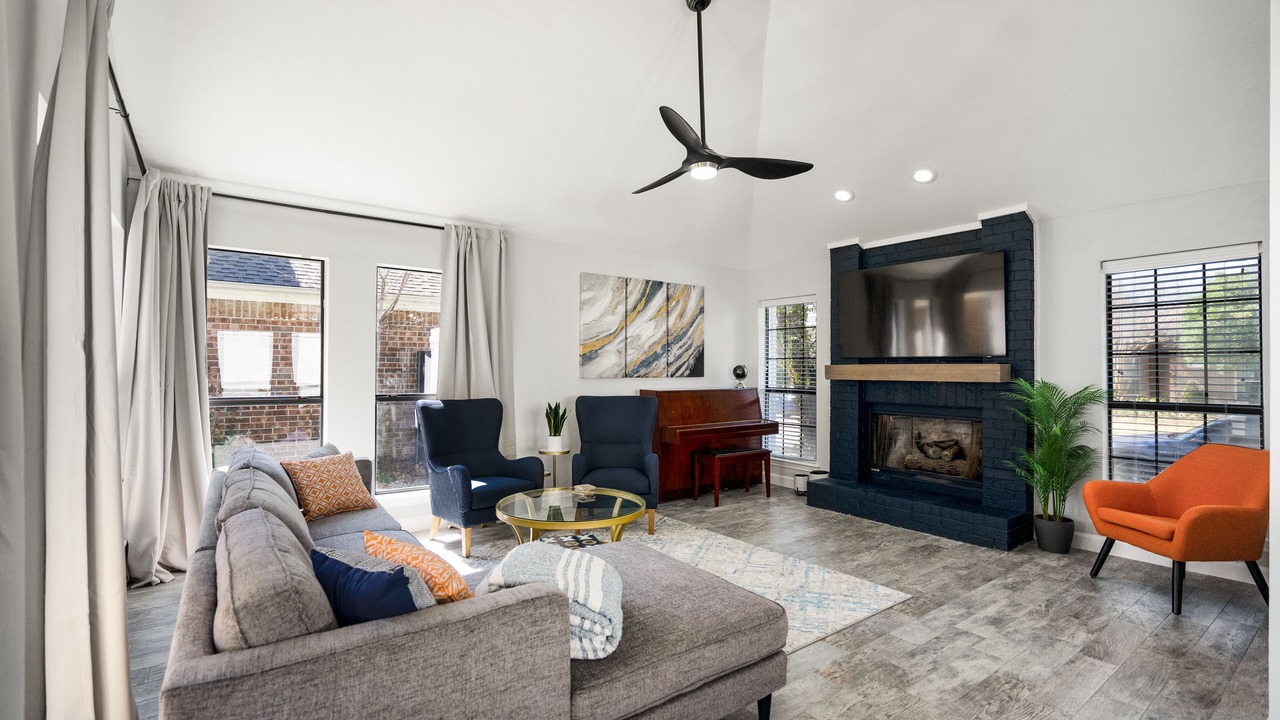 Photo of Livingroom in Far North Dallas