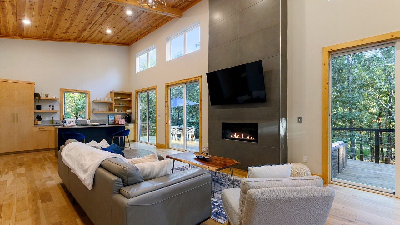 Photo of Livingroom in Hochatown