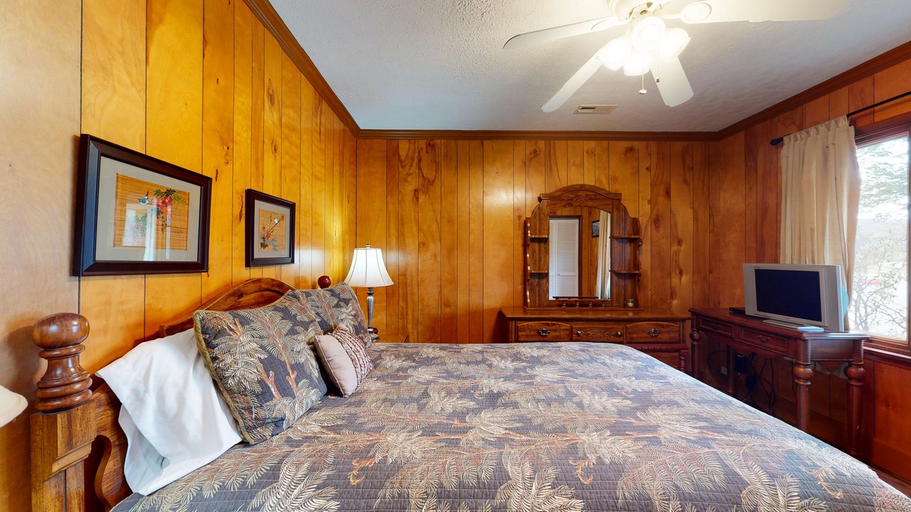 Photo of Bedroom in Lake Junaluska