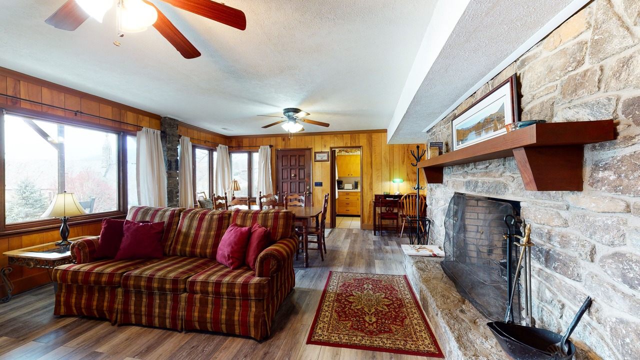 Photo of Livingroom in Lake Junaluska