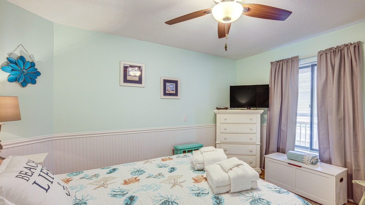 Photo of Bedroom in Oceanmarsh Subdivision