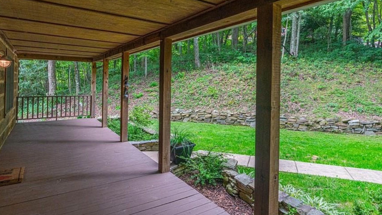 Photo of Patio Balcony in Swannanoa
