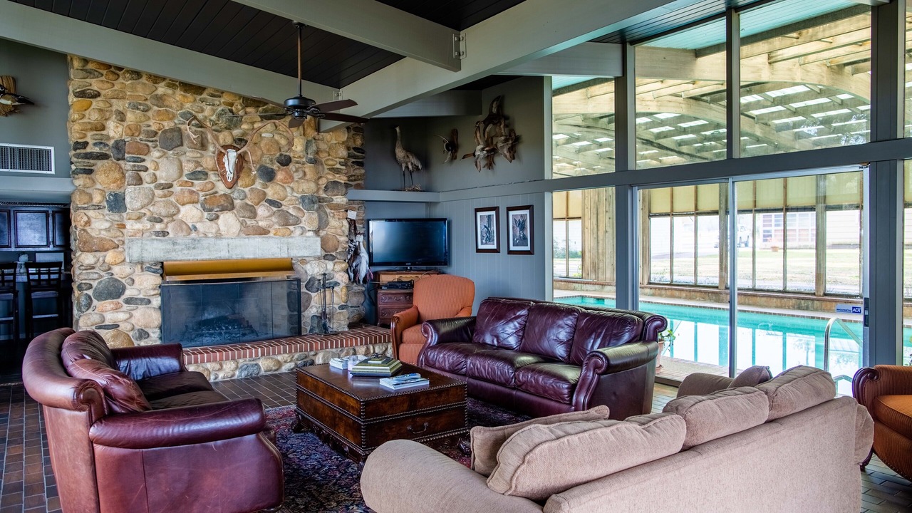 Photo of Livingroom in Eagle Lake