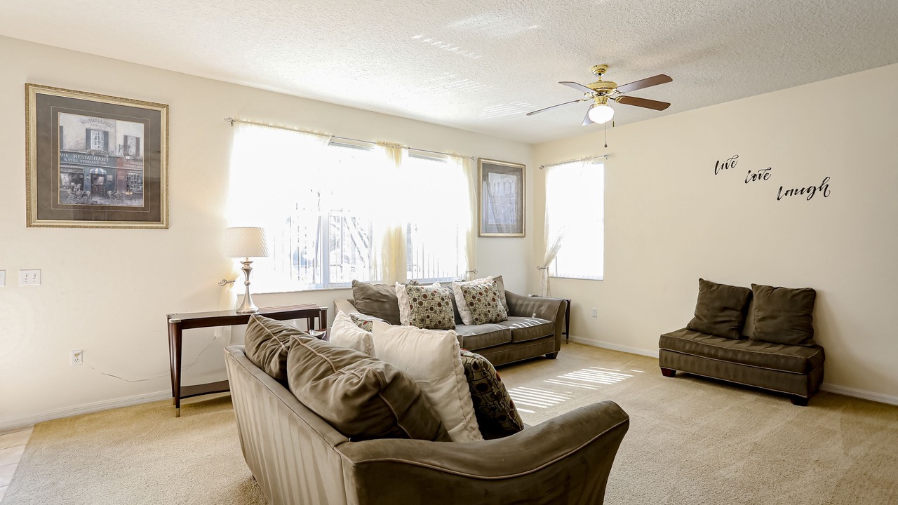 Photo of Livingroom in Windwood Bay